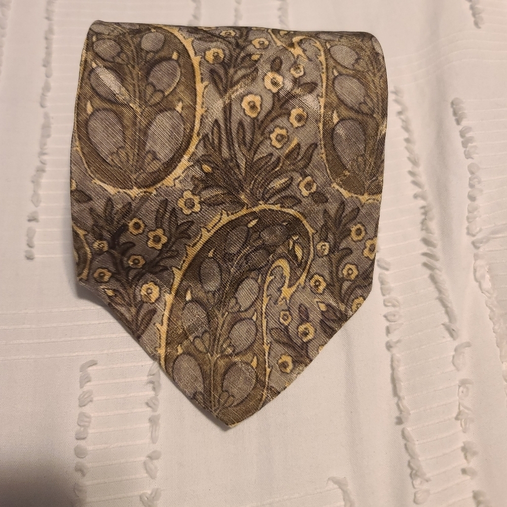 Hugo Boss Leaves And Trees Design Silk Neck Tie